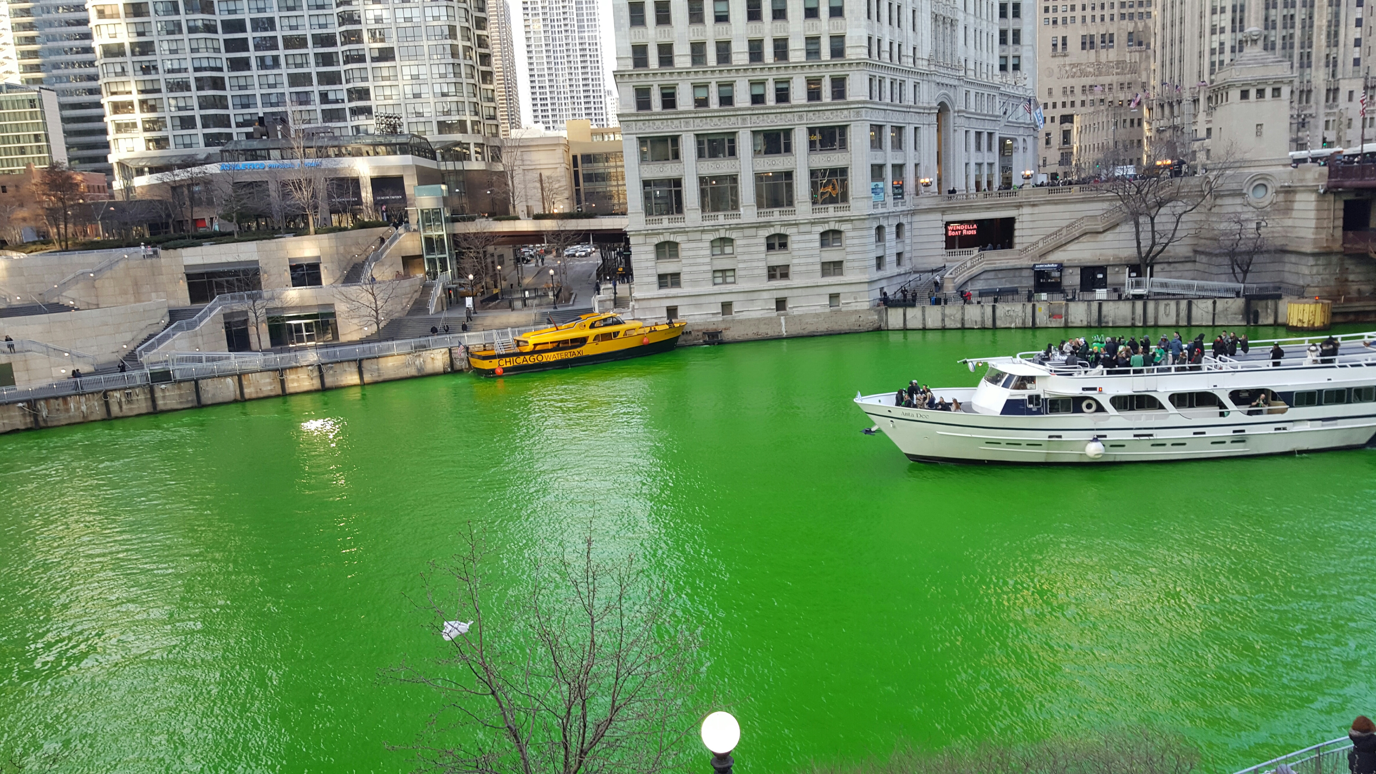 Chicago Green River Boats